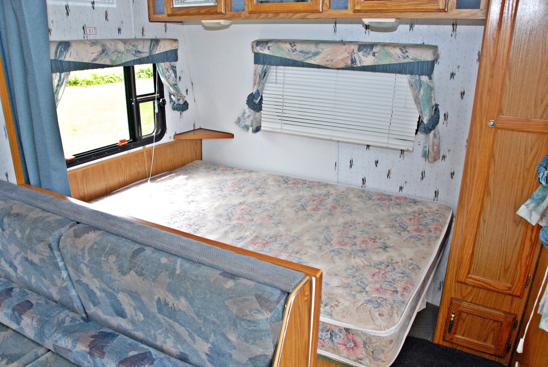 1997 Skyline Nomad 2790BH Travel Trailer Rental